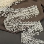 Кружево гипюр (плетёное) 45 мм, диз.2501 цв.F102 молочный уп.13.71м, Kruzhevo