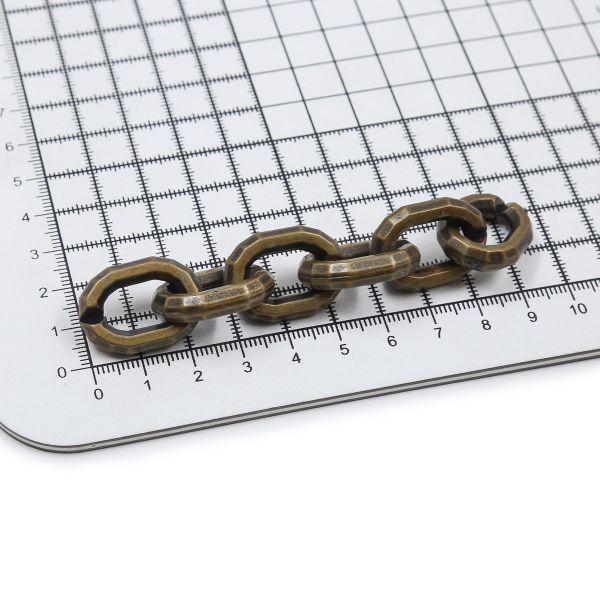 Цепь пластик 10 см, размер звена 26х18 мм, латунь