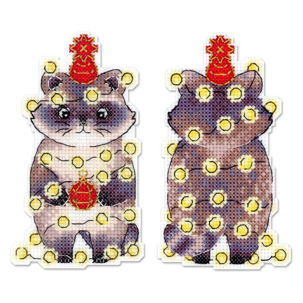 Набор для вышивания нитками МП Студия Р-1175, на пластиковой канве Новогодний енотик, 12х7 см