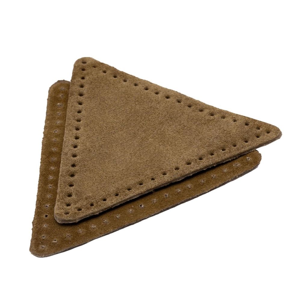Заплатки пришивные из замши, треугольник равносторонний 8см с перфорацией, 2 шт, 100% кожа, 32 кэмел, 59126