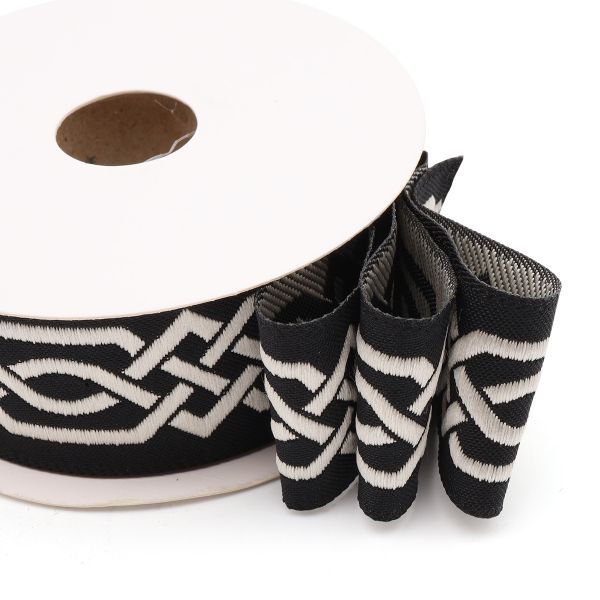 Лента (тесьма) жаккардовая 35.0 мм / 10±0.5 метров, бордюр Кельтский орнамент 35272 V9 черный/серебро