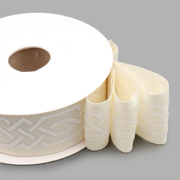 Лента (тесьма) жаккардовая 35.0 мм / 10±0.5 метров, бордюр Кельтский орнамент, 35272 V1 белый