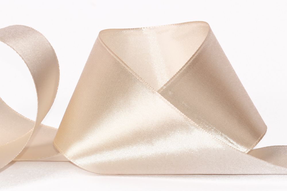 Лента атласная 1-сторонняя 50.0 мм / 33±2 метра, 061 св.св.бежевый, Gamma