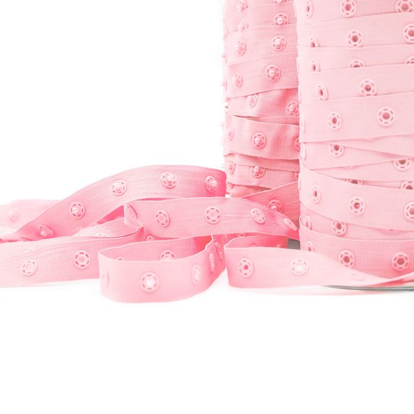 Кнопки пластиковые на тесьме (кн. ⌀ 7мм, тесьма 18 мм, шаг 1.7 см), цв.св.розовый, 45.7м