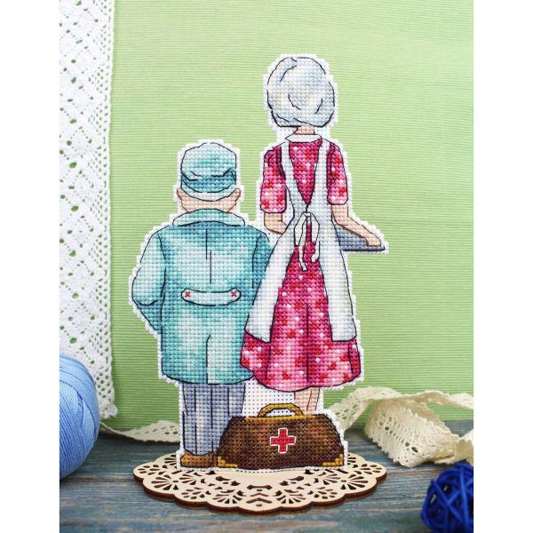 Набор для вышивания нитками МП Студия, на пластиковой канве Врачи 19х12см