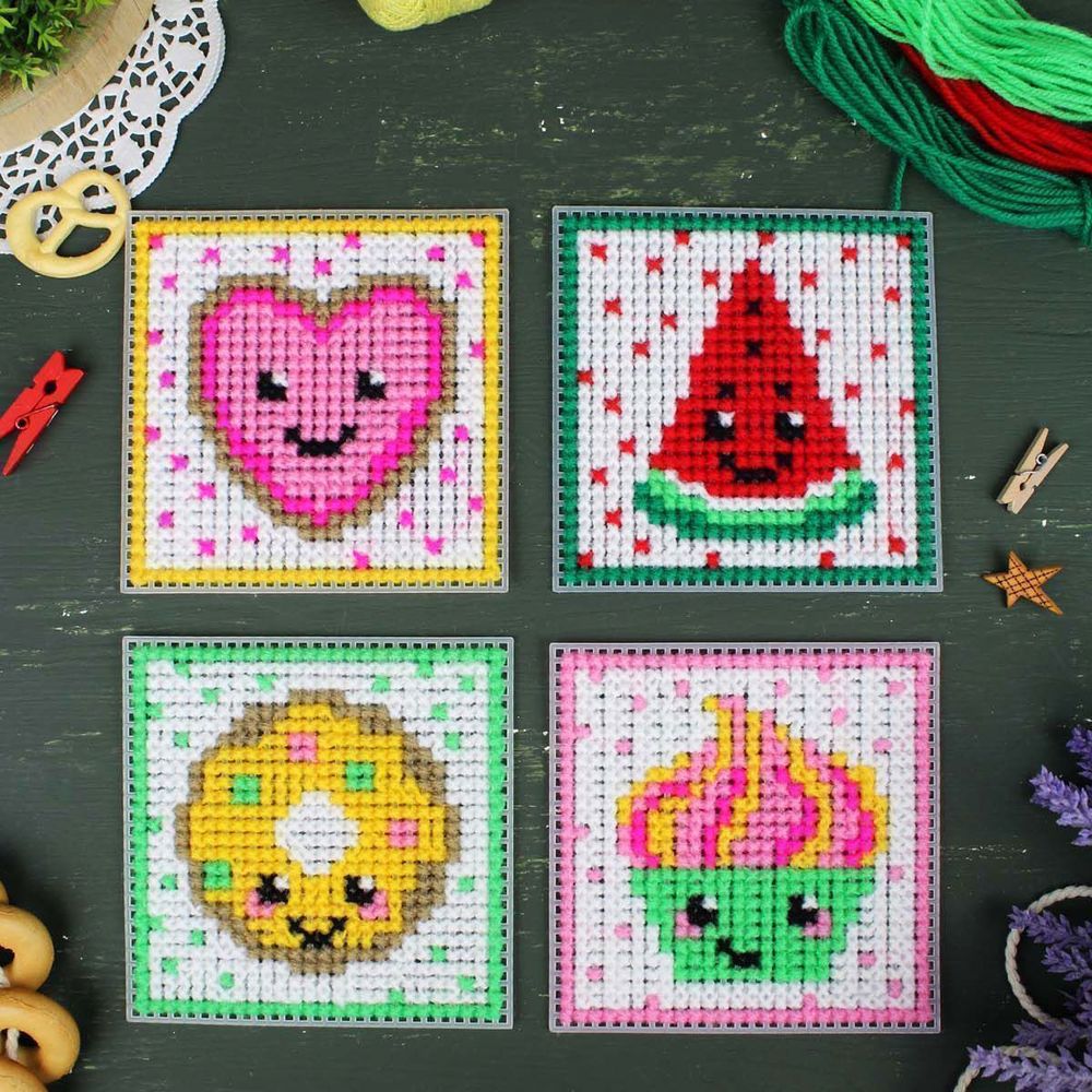 Набор для вышивания нитками МП Студия, на пластиковой канве Весёлые сладости 10,6х10,6см - 4 шт