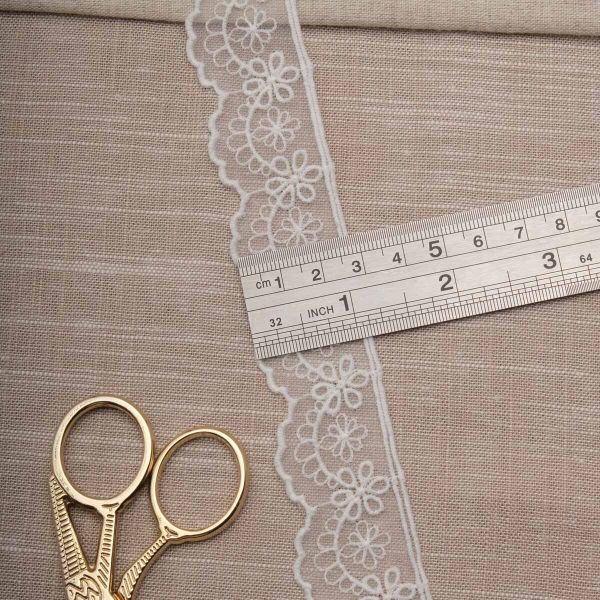 Кружево на сетке 30 мм / 13.7 метров, белый, 3AR1247