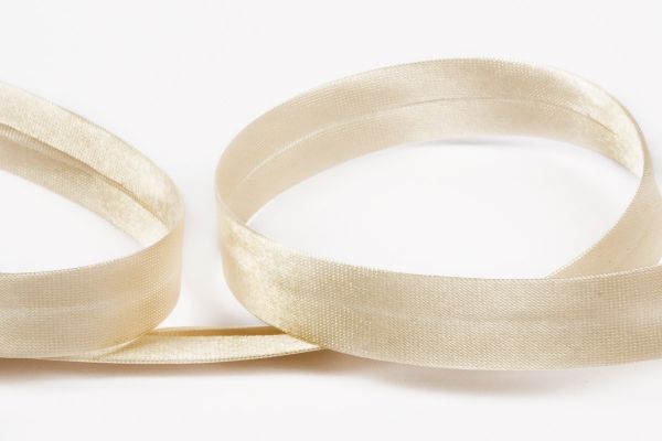 Косая бейка атласная 15 мм / 132±1 метра, 002 бежевый, Gamma GK-15P