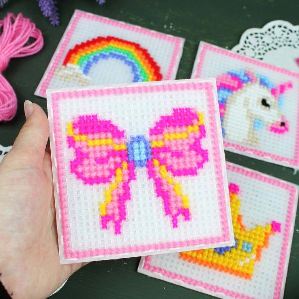 Набор для вышивания нитками МП Студия, на пластиковой канве Набор принцессы 10,6х10,6см - 4 шт