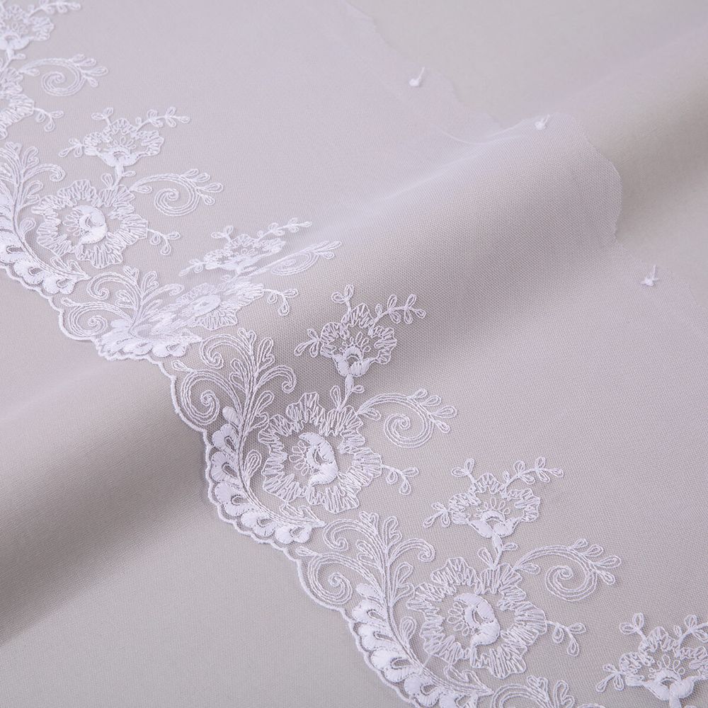 Кружево на сетке широкое 190 мм / 10 м, белый, Gamma GKMB-19001M