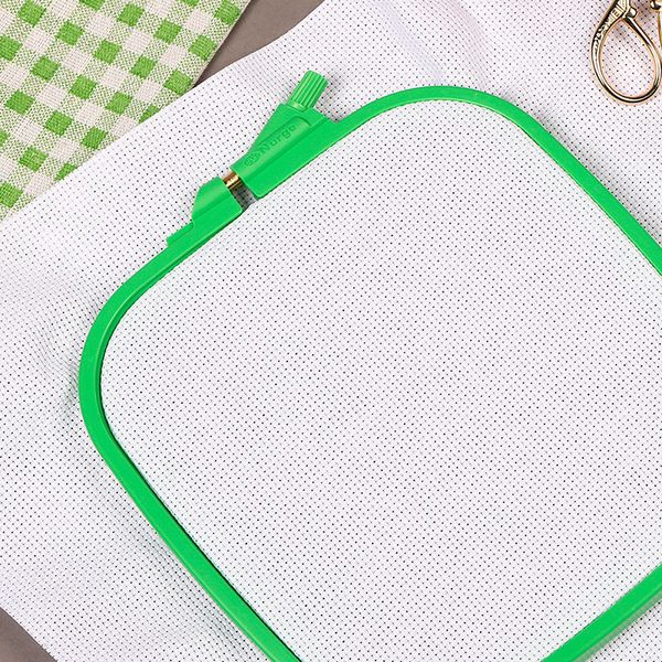 Пяльцы-рамка пластиковые 110х95 мм, Nurge NUR.170-11.5 цв.зеленый