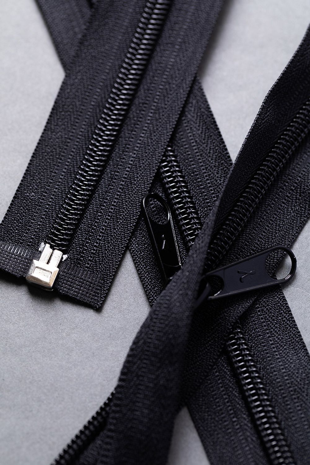 Молния спираль (витая) Т5 (5 мм) 1 зам., разъем., 140 см, 2-язычковая, 002 черный, G105 Gamma, 10 шт