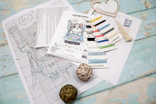 Набор для вышивания нитками LetiStitch, Будь счастлив 10х15 см