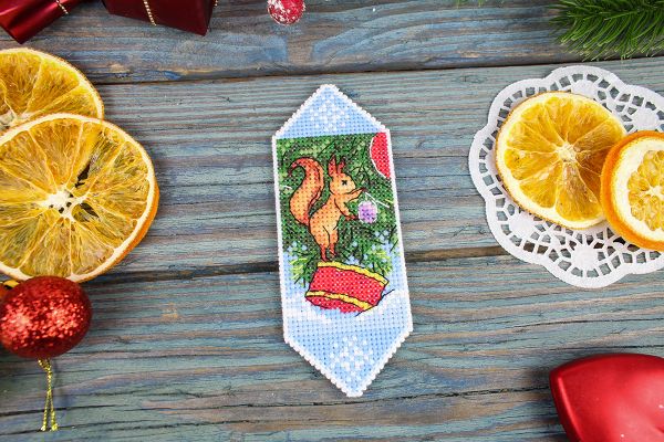 Набор для вышивания нитками МП Студия Р-1122, Конфета новогодняя Любви и добра, 13х5 см