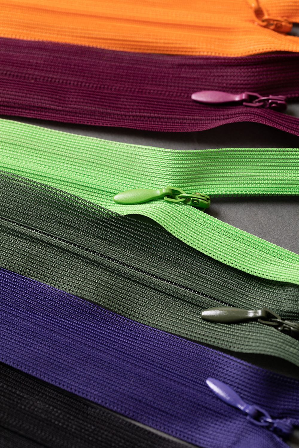 Молния потайная (скрытая) Т3 (3 мм) 1 зам., н/раз., 18 см, пластик, 193 св.бирюзовый, G013P Gamma, 10 шт