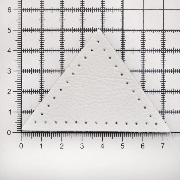 Заплатки пришивные из кожи, треугольник равнобедр., стор. 6см, с перфорацией, 2 шт, 100% кожа, 08 белый, 9902