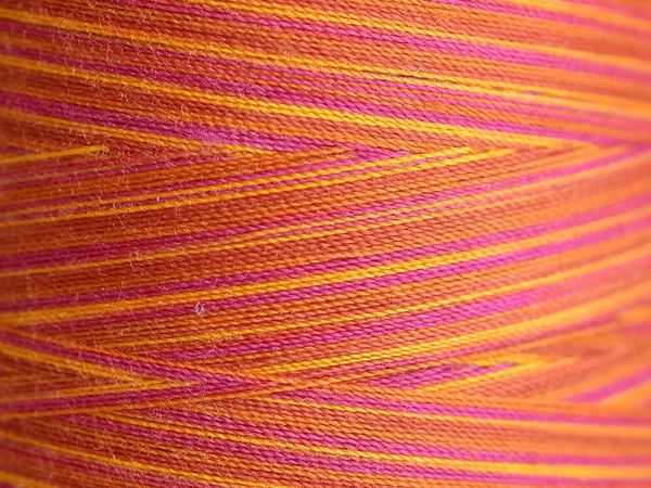 Нитки для машинной стежки Madeira Aeroquilt меланж №40, 2750 м, цв. 9506, 9131B, 1 катушка