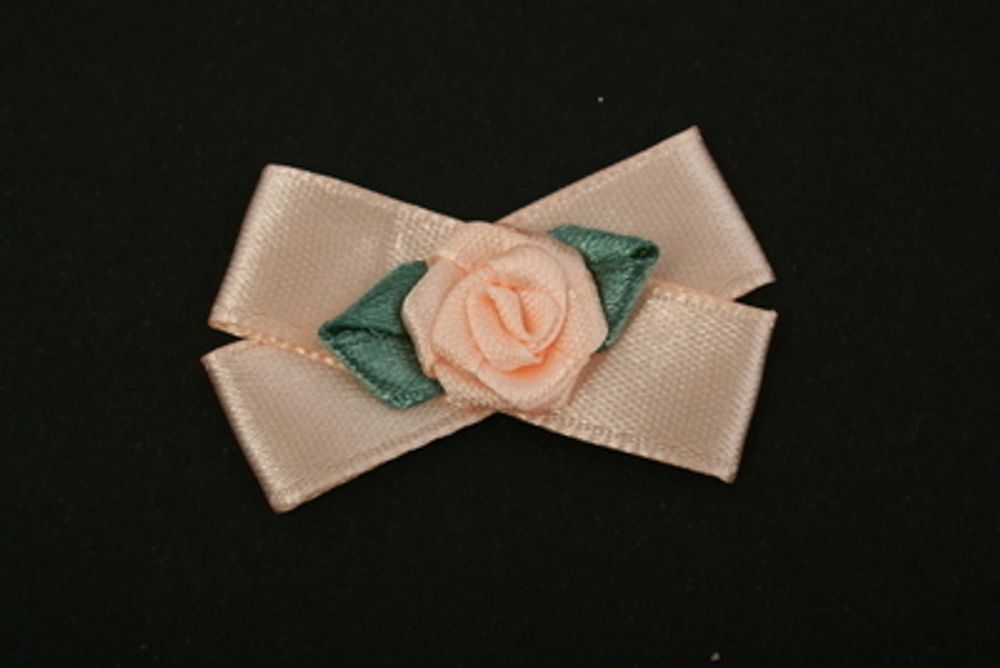 Цветок розочка атласная на банте Blitz 17, 10 шт, 06 персик-зелень