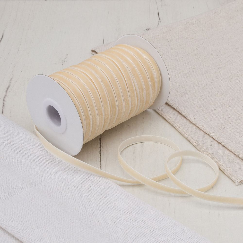 Лента бархатная (тесьма) 06.0 мм / 32.9±2 метров, 0081-0701, 28 сливочный