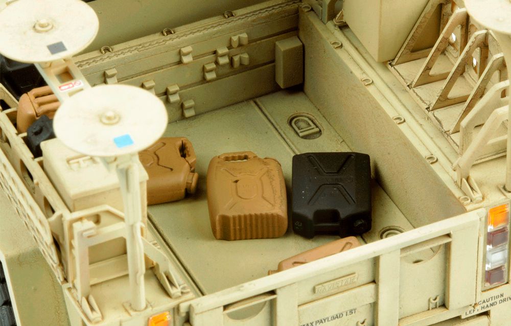 Модель сборная: тактическая машина поддержки, Husky TSV 1/35, Meng VS-009