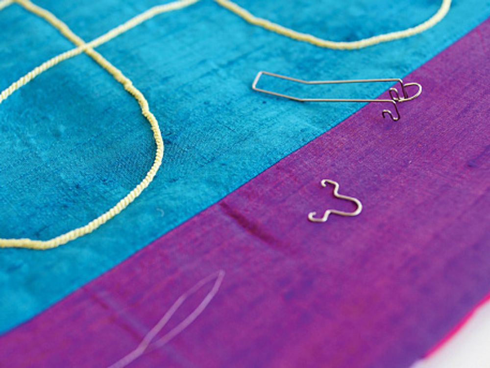 Нитенаправитель для лапки №43, 033 080 50 00, Bernina, 1 шт Нитенаправитель для лапки №43, 033 080 50 00, Bernina, 1 шт