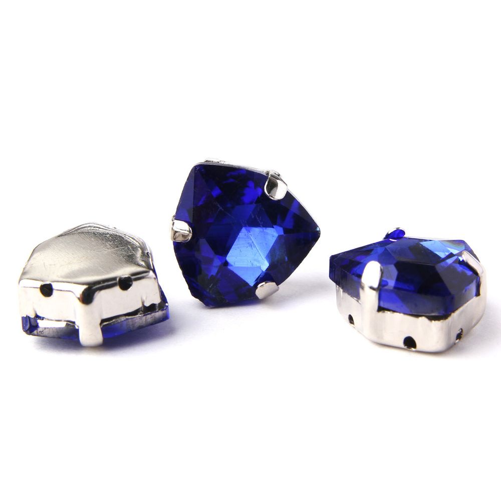 Хрустальные стразы в цапах треугольные (серебро) сапфир 12мм, 3 штук Astra&Craft, ТЦ011НН12