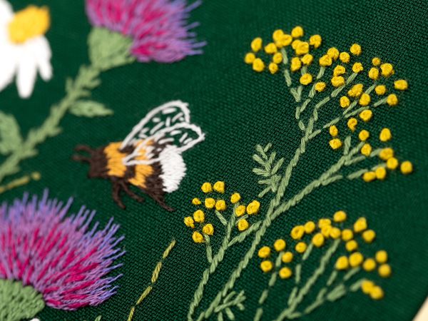 Набор для вышивания нитками Panna, Живая картина Шмель и чертополох, 13х13 см