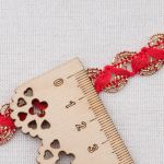 Тесьма отделочная вязаная 15 мм, 10 м, (красный/золото)