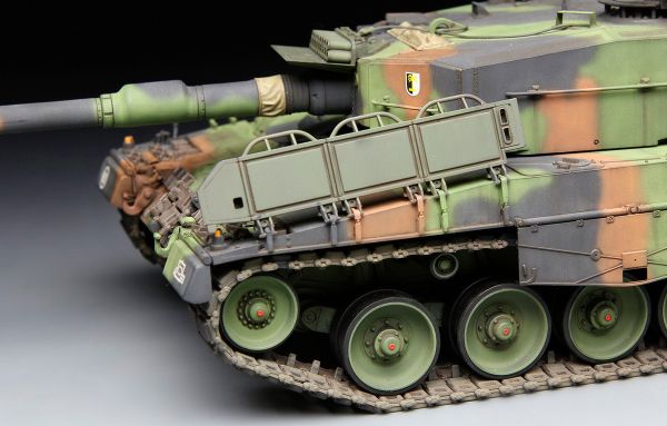 Модель сборная: танк, LEOPARD 2 A4 1/35, Meng TS-016