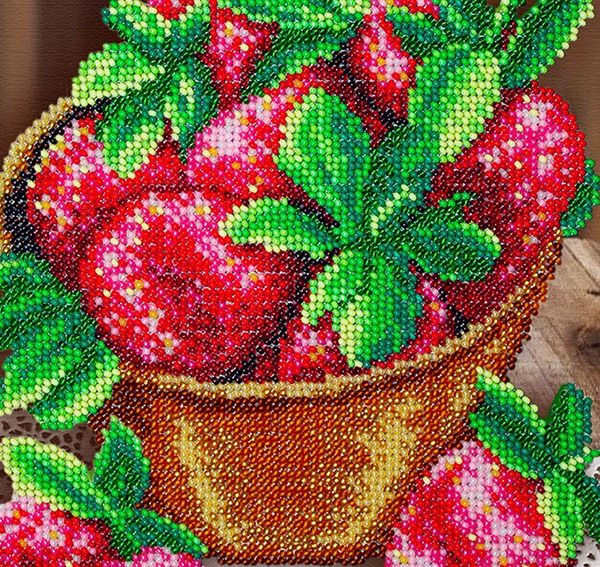 Набор для вышивания бисером Паутинка, Ягодка клубничка 20х28 см