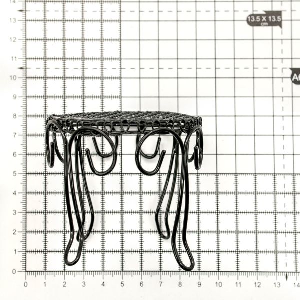 Миниатюра кукольная: Стол витой, 7х7см, черный