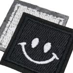 Термоаппликация Кубик с улыбкой 35х35мм (W.Black (бело-черный)), 2 шт, LA527