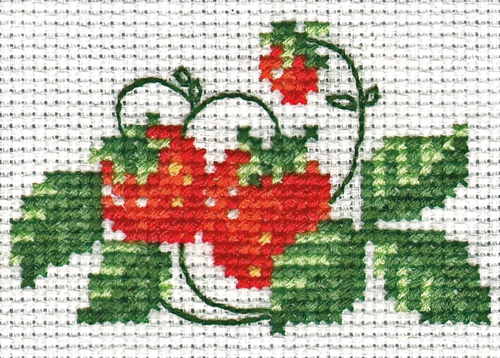 Набор для вышивания нитками Klart, Клубничка, 8,5х5,5 см