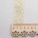 Лента (тесьма) жаккардовая 32.0 мм / 25±1 метров, с метанитом рис. 9819, белый/золото, С3104Г17