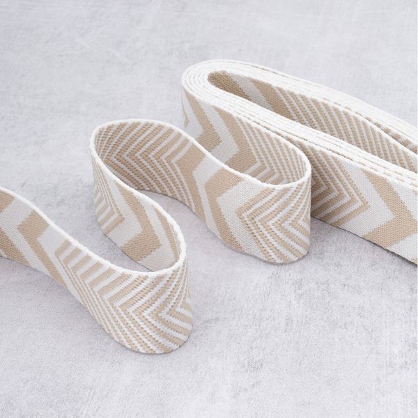 Стропа (ременная лента) 38 мм / 3 метра, [40 г/пог.м], с принтом 2-сторонняя, D166 бежевый/белый, 3Al354