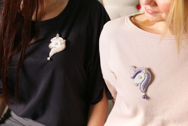 Набор для вышивания бисером Klart, Брошь Фиолетовый единорог, 5,5х9.5 см