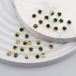 Хрустальные стразы в цапах круглые (золото) изумруд 4х4мм, 29-30 шт/упак Astra&Craft, ЗЦ016НН44