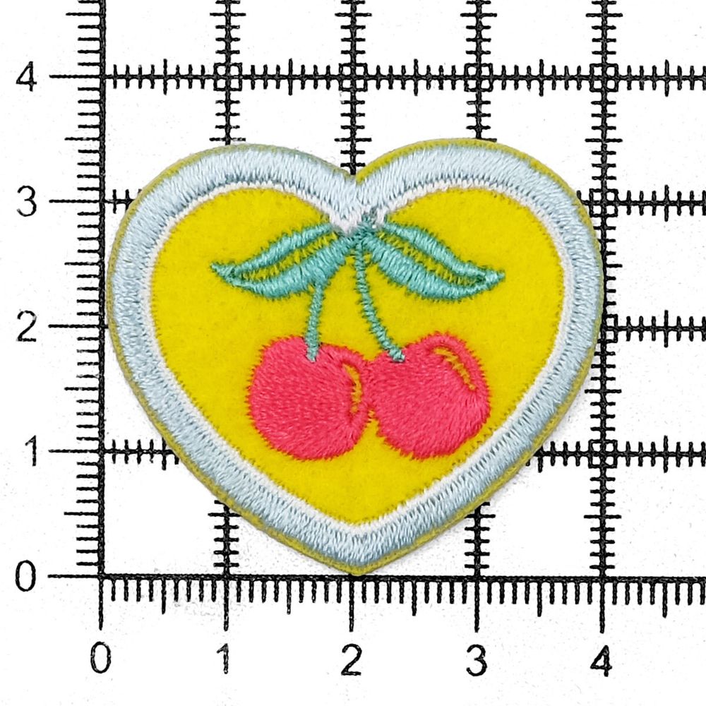 Термоаппликация Сердце с вишней, 4х3.5см, Hobby&Pro