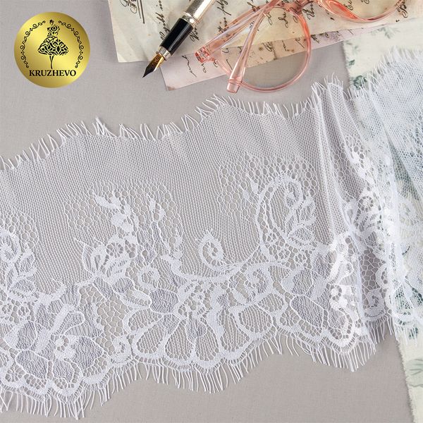 Кружево шантильи (реснички) 100 мм, диз. 826, цв.01 белый, уп. 30 м, по 3 м, Kruzhevo