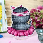 Набор для вышивания нитками МП Студия, на пластиковой канве Модница 10х9см