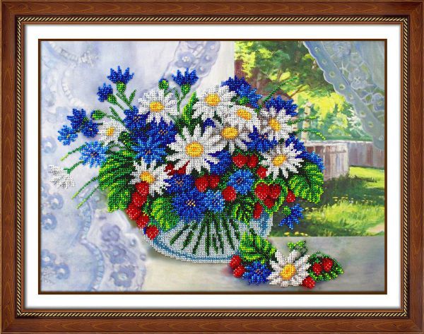 Набор для вышивания бисером Паутинка, Букет с земляникой 38х28 см