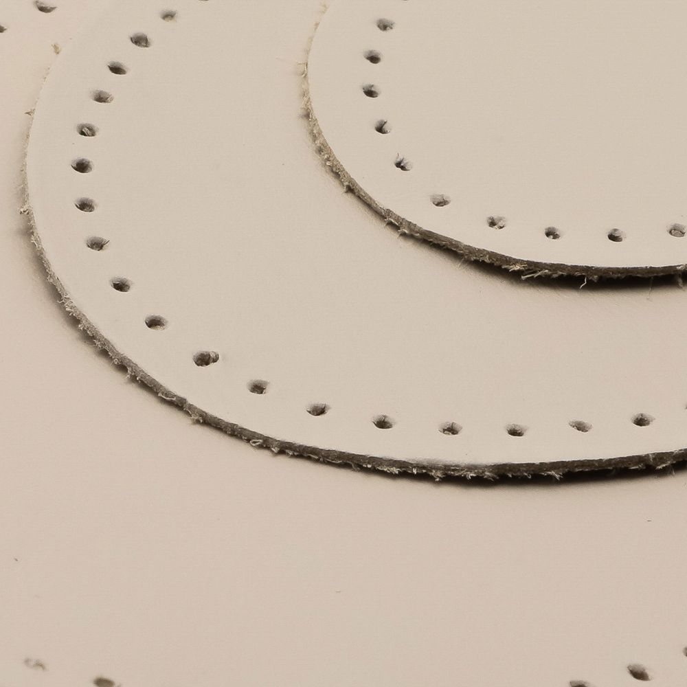 Набор заплаток пришивных из кожи, овал 4х5,5см, 6х8,2см, 8х10,9см, с перфорацией, 3 шт (06 бежевый), 9404