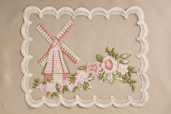 Пришивная кружевная аппликация с цветами и мельницей арт.TY.HTEX.15.2 255х200мм цв.молочный/розовый/зеленый уп.5 шт, Kruzhevo
