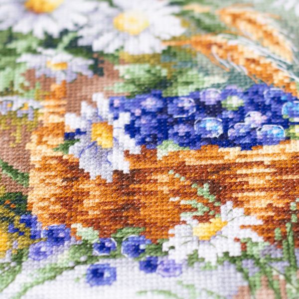 Набор для вышивания нитками Чудесная игла Premium 310-230, Черничное лукошко, 32х40 см