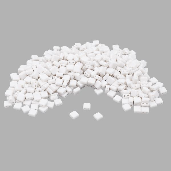 Бусины пластик 6х6х3 мм, 50 г, с двойным отверстием, плоский квадрат, 16 белый, Astra&Craft 7429