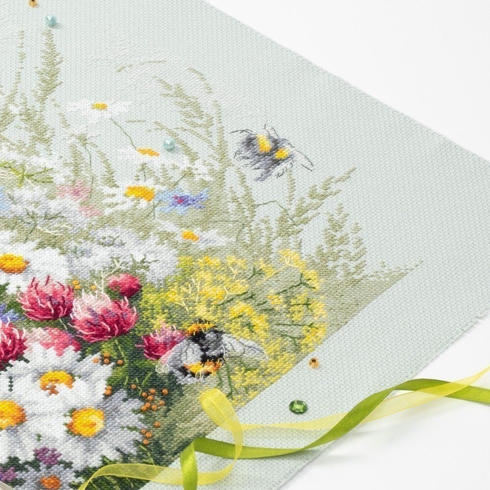 Набор для вышивания нитками Чудесная игла, Ромашки и клевер 40х30 см