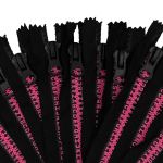 Молния трактор Т8 (8 мм) 1 зам., н/раз., 18 см, декор. звено Алфавит, черный / розовый, 10 шт