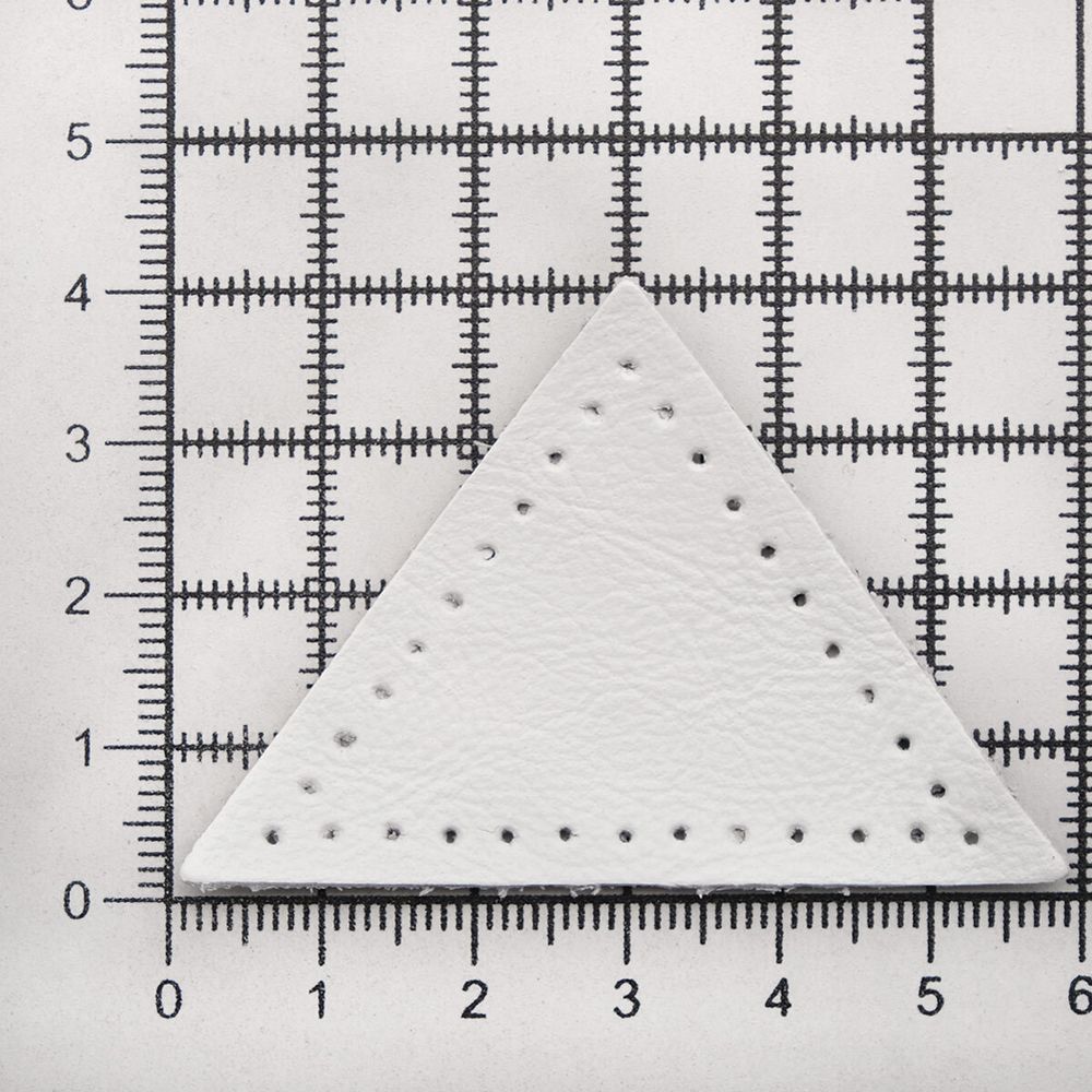 Заплатки пришивные из кожи, треугольник равнобедр., стор. 5см, с перфорацией, 2 шт, 100% кожа, 08 белый, 9901