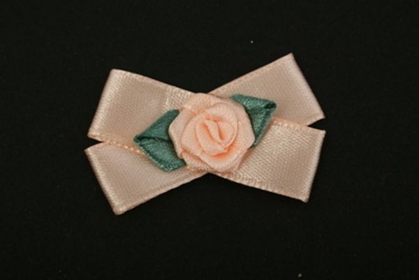 Цветок розочка атласная на банте Blitz 17, 10 шт, 06 персик-зелень