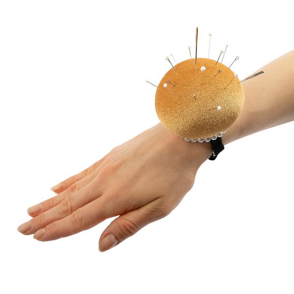 Подушечка для игл на руку бежево-золотой, бархат, Micron NDV-01